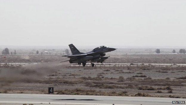 Jordanian air force F-16 takes off to strike Islamic State positions in the Syrian city of Raqqa (5 February 2015)
