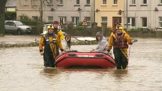Devon and Cornwall flood defences: Nearly 100 'failing' - BBC News
