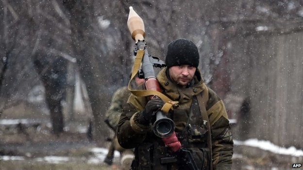 Rebels claim to encircle Ukraine troops in Debaltseve - BBC News