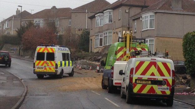 Bath fatal tipper truck crash investigated - BBC News