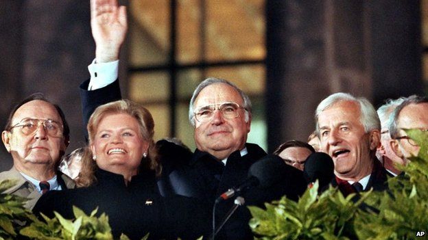 Richard von Weizsaecker (r) Chancellor Helmut Kohl (c) on the day of German unification, 3 October 1990