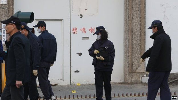 Police outside the Kaohshiung prison, Taiwan (11 Feb 2015)