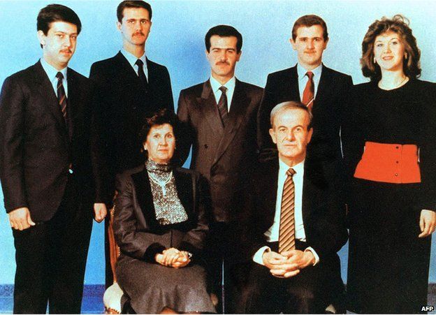 Hafez al-Assad and his wife Anisseh pose for a family picture with his children (L to R) Maher, Bashar, Bassel, Majd and Bushra