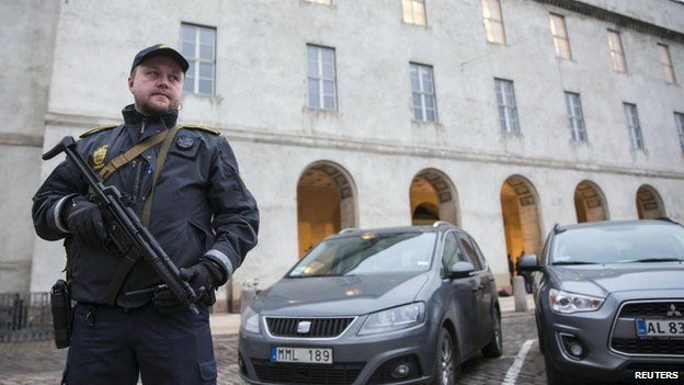 Armed officer outside Copenhagen police headquarters. 15 Feb 2015