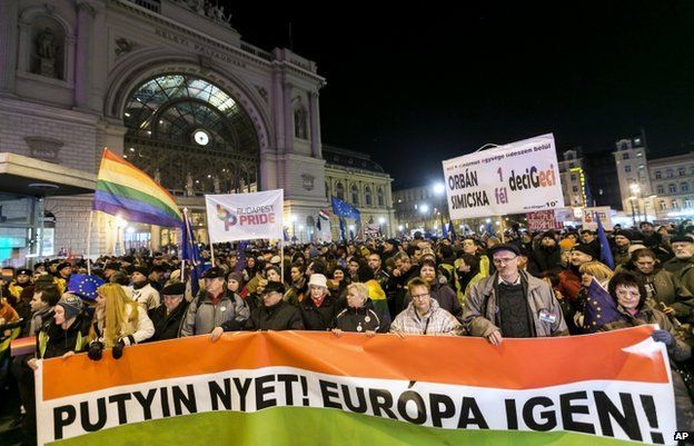 Anti-Putin protesters in Budapest (16 Feb)