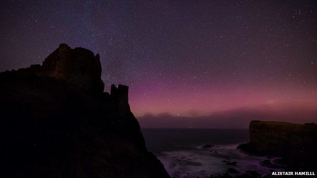 Aurora borealis: Northern lights sparkle on Causeway coast - BBC News