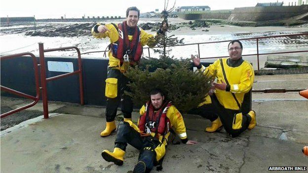Lifeboat crew tree