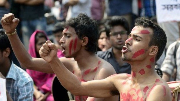 Bangladeshi social activists shout slogans during a protest against the killing of US blogger Avijit Roy in Dhaka on February 27