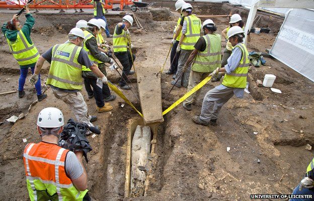 Archaeologists lift the lid