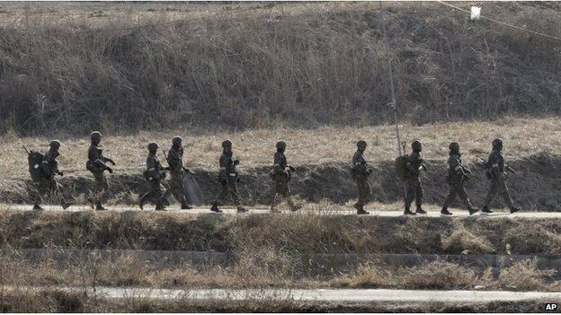 South Korean soldiers in the drill near the De-militarised Zone (2 March 2015)