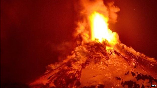 A picture of the Villarrica volcano erupting on 3 March 2015