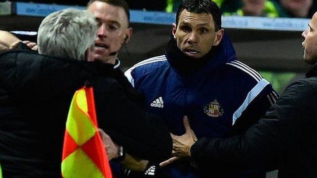 Steve Bruce and Gus Poyet have a touchline argument