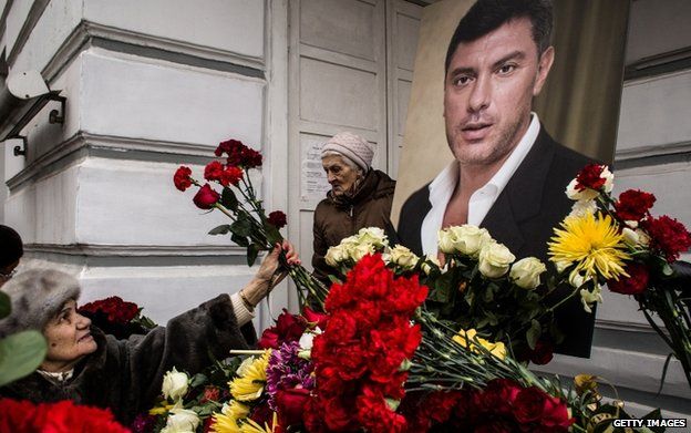 Flowers laid at ceremony in Moscow for Boris Nemtsov (3 March)