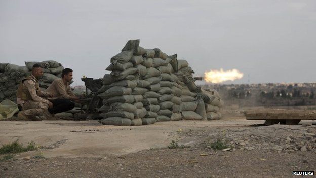 Shia militiamen fire at Islamic State positions in Salahuddin province (3 March 2015)