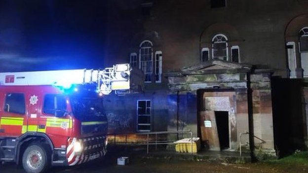 Derelict mansion near Kirkton targeted in fire attack - BBC News