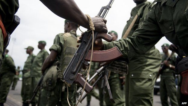 Congolese soldiers receiving weapons for offensive against rebels