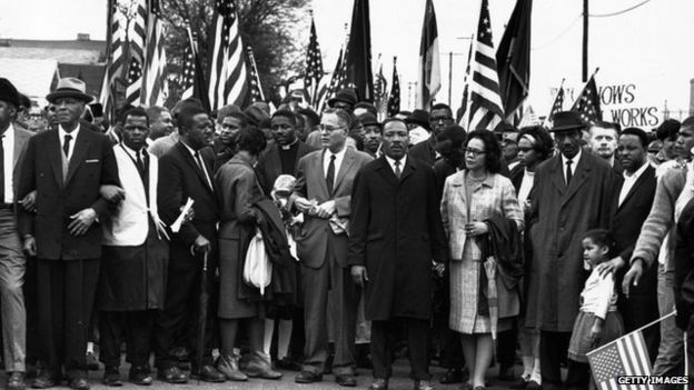 Obama praises Selma 'heroes' 50 years after march - BBC News