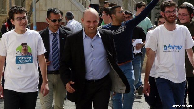 Israeli Economy Minister and head of the Jewish Home party Naftali Bennett (C)