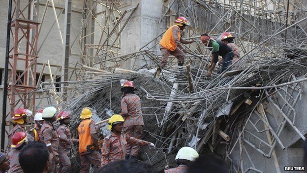 Workers comb through wreckage of building in Mongla - March 12, 2015