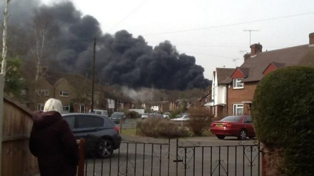 Weybridge junior school fire investigation continues - BBC News