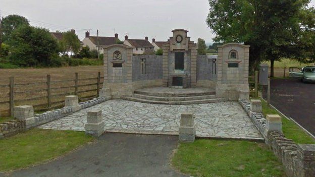 War Memorial In Gloucester Given Listed Status - BBC News