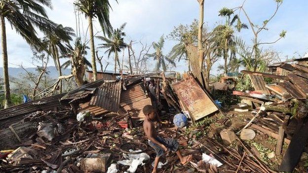 Tropical Cyclone Nathan hits Australia's Queensland coast - BBC News