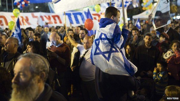 Israelis attend a right-wing rally in Tel Aviv's Rabin Square March 15, 2015.