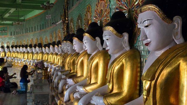 A line of Buddhas at the U Min Thonze cave in Sagaing, near Mandalay (December 2014)