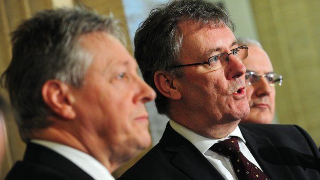 DUP leader Peter Robinson and UUP leader Mike Nesbitt have struck a deal to support single unionist candidates in four Westminster constituencies