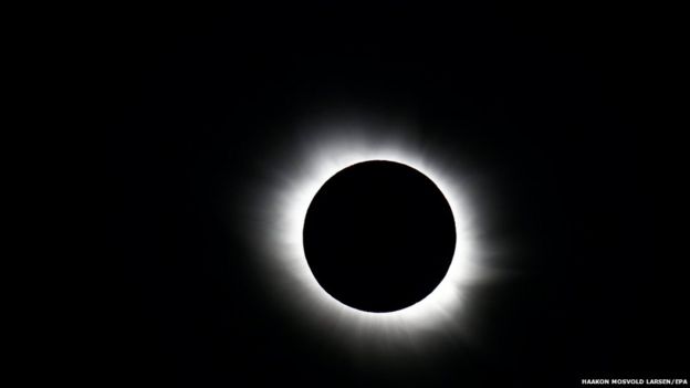 In pictures: Solar eclipse - BBC News