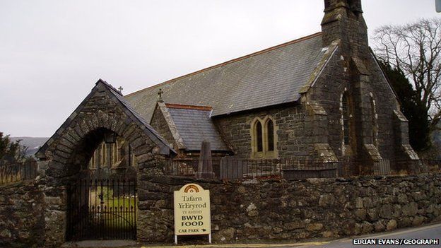 Eglwys Deiniol Sant, Llanuwchllyn