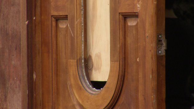 Damage to the door of the synagogue