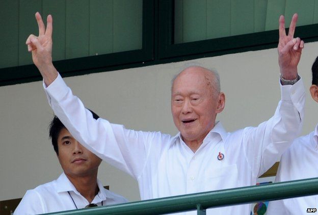 Lee Kuan Yew gives the victory sign to his supporters in April 2011