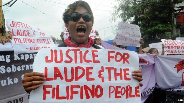 Protesters rally near the court building in the Philippine city of Olongapo, some two hours outside Manila on March 23, 2015