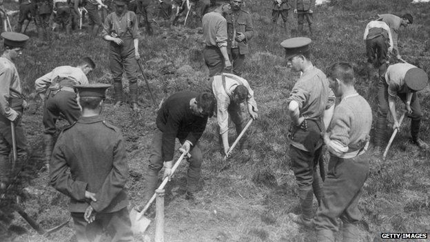 Irish men dig graves for Lusitania victims