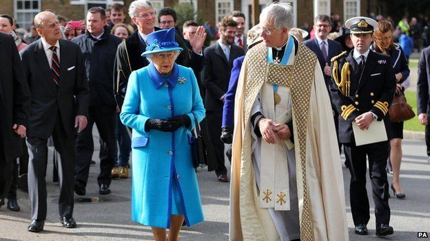 The Queen accompanied by The Very Reverend Dr Robert Willis, Dean of Canterbury Cathedral