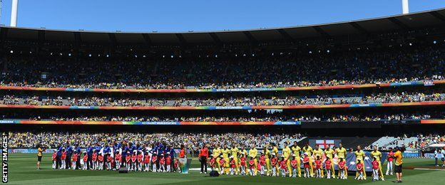 Australia and England line up at the MCG