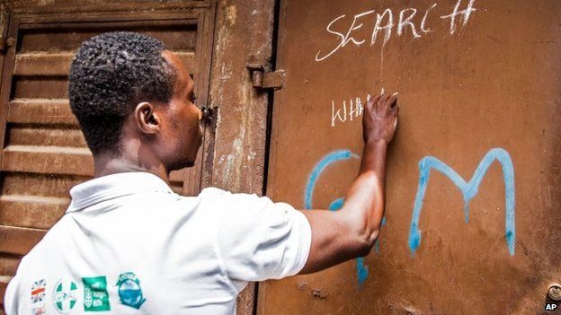 Volunteer marking a house as clear 29/03/15