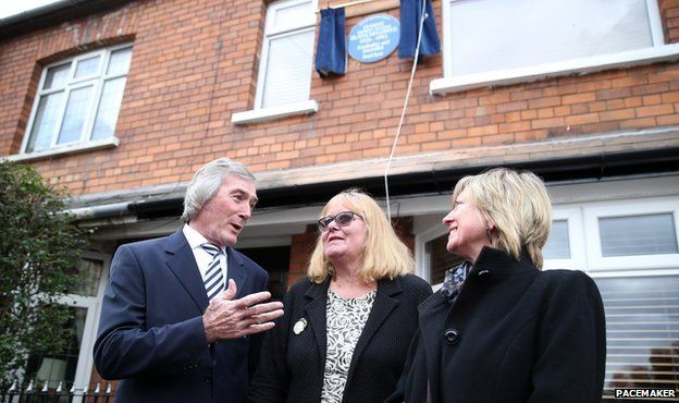 Pat Jennings attended the plaque unveiling, along with members of Danny Blanchflower's family