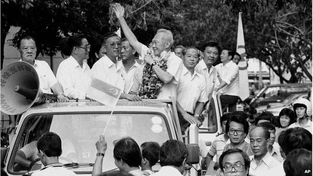 Prime Minister Lee Kuan Yew thanks constituency after the election in Sept 1988
