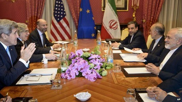 US Secretary of State John Kerry (left) and Iranian Foreign Minister Javad Zarif (right) at a meeting in Lausanne, Switzerland, 29 March 2015