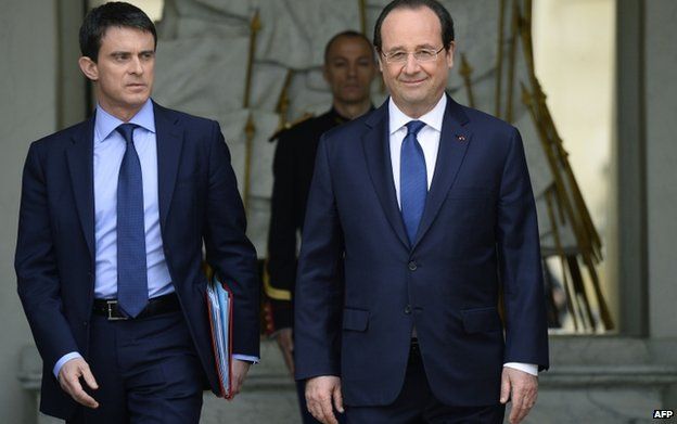 PM Manuel Valls (L) and President Francois Hollande (file pic)