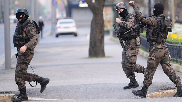 Turkish special forces rushing to police HQ, 1 Apr 15