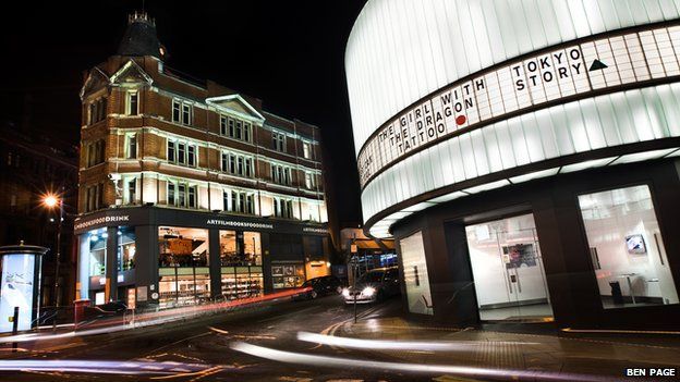 Cornerhouse closes after 30 years before move to new Home - BBC News