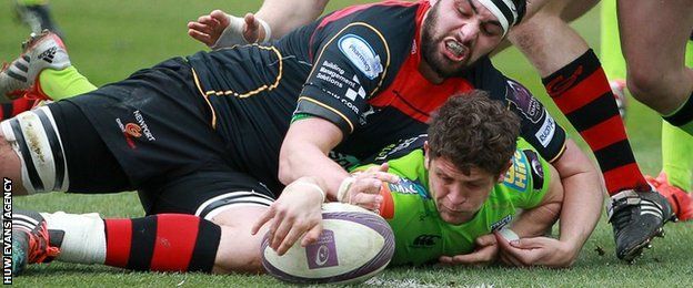 Lloyd Williams touches down