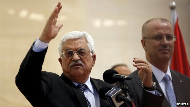 Palestinian President Mahmoud Abbas gestures as he speaks during the opening ceremony of a park in the West Bank city of Ramallah 5 April 2015