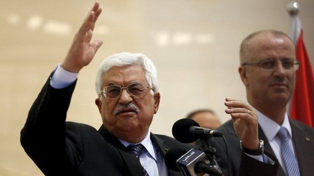 Palestinian President Mahmoud Abbas gestures as he speaks during the opening ceremony of a park in the West Bank city of Ramallah 5 April 2015.