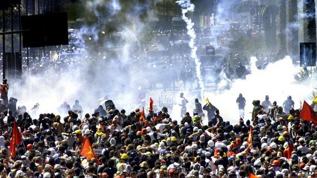 Clashes in Genoa, Italy in July 2001