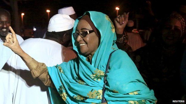 Leader of the Sudanese Socialist Democratic Union and presidential candidate Fatima Abdel Mahmoud waves to supporters during her election campaign, ahead of the 2015 election in Khartoum March 31, 2015