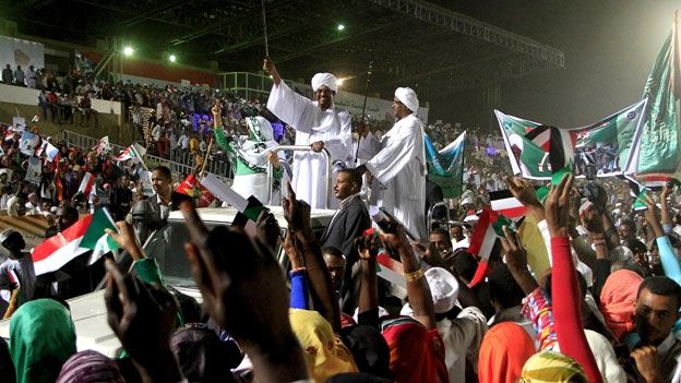 Omar al-Bashir in a crowd in Omdurman on 10 April 2015